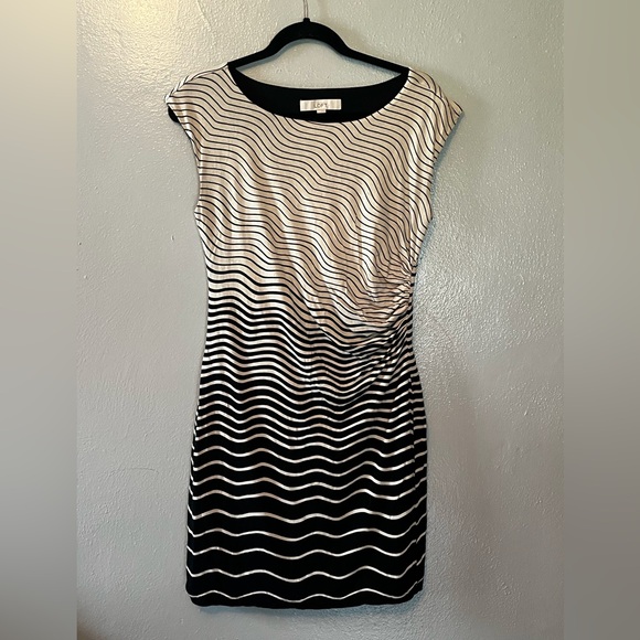 LOFT Black and Cream Ruched Dress Size Medium - Picture 1 of 11